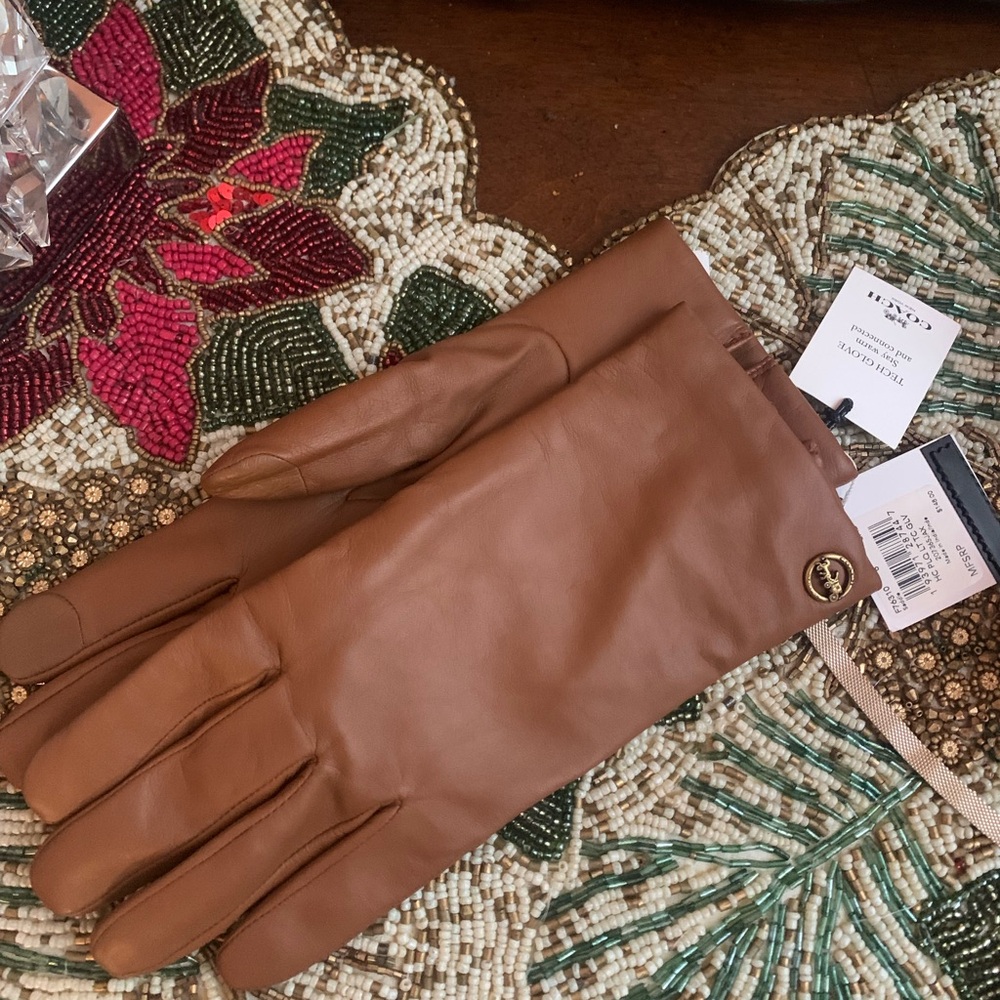NWT Coach Saddle Tan Leather Tech Gloves Size 8